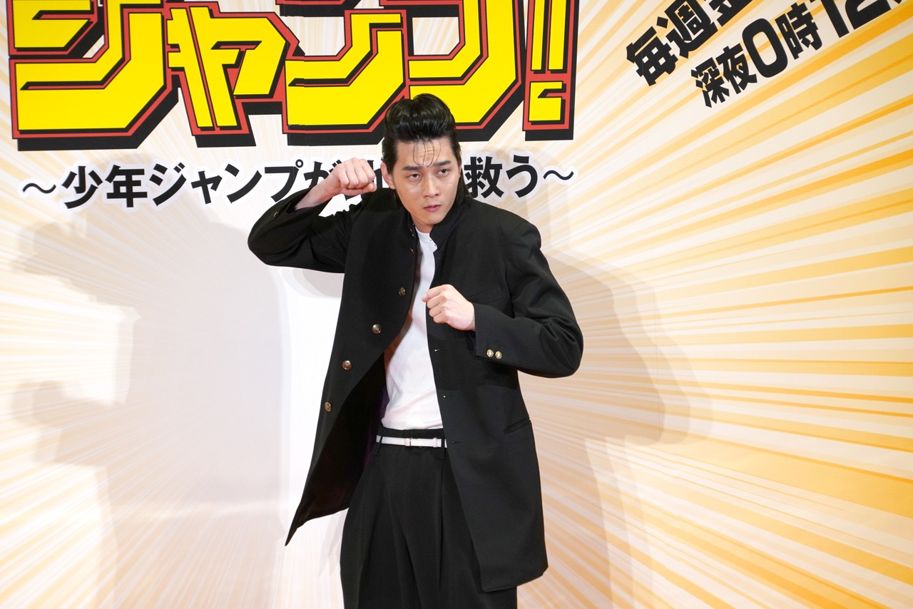 前田太尊に扮装した柳俊太郎。