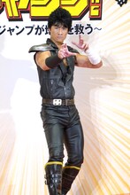 ケンシロウに扮装した馬場徹。