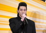 前田太尊に扮装した柳俊太郎。