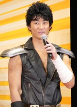 ケンシロウに扮装した馬場徹。