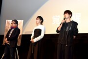 左から肥塚正史監督、井上麻里奈、梶裕貴。