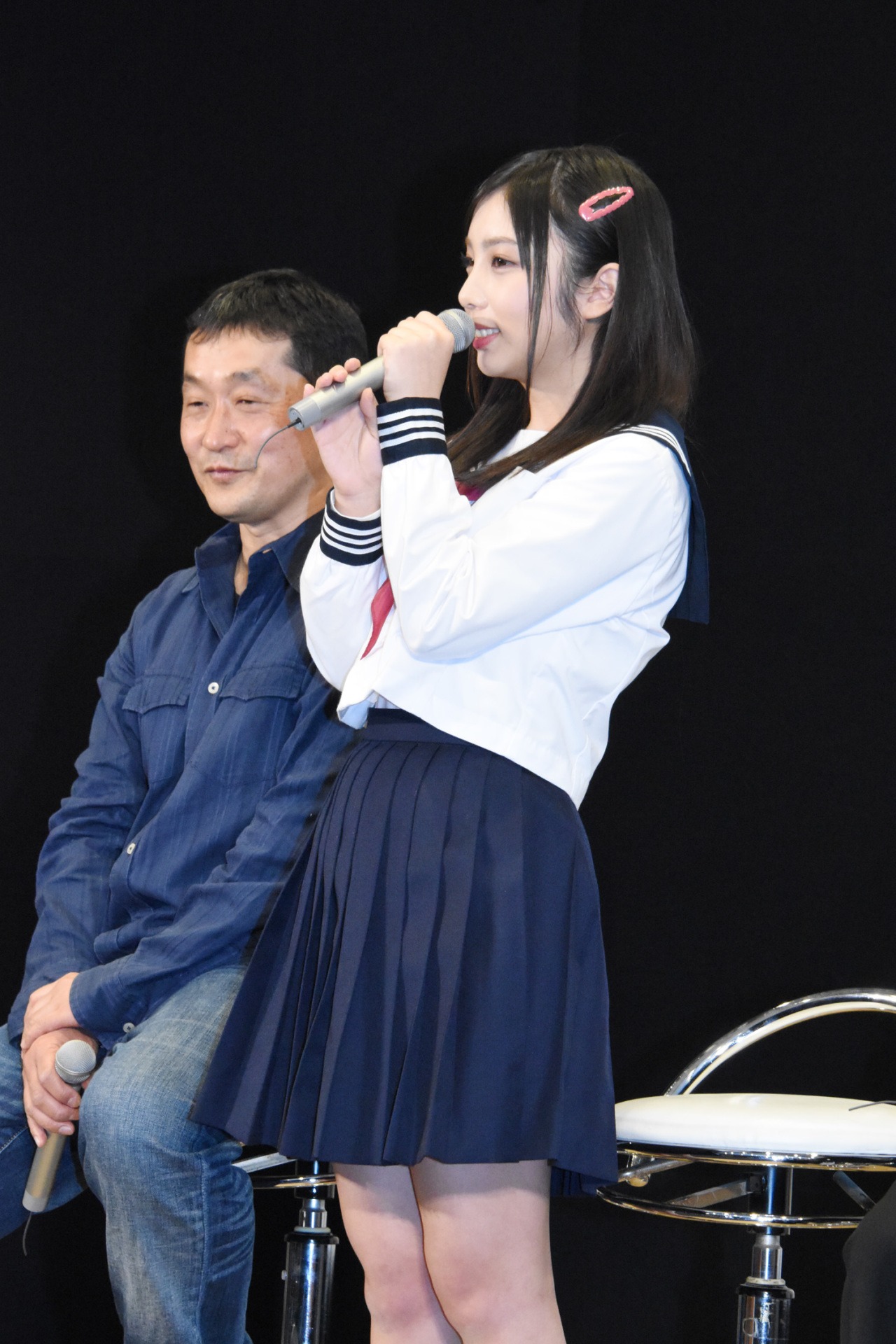 左から坂本浩一監督、与田祐希（乃木坂46）。