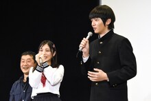 左から坂本浩一監督、与田祐希（乃木坂46）、濱田龍臣。