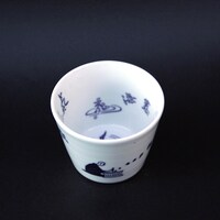 「阿・吽」と「特別展『仁和寺と御室派のみほとけ－天平と真言密教の名宝－』」のコラボグッズより、そば猪口。