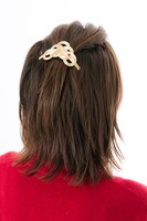 おそ松モデルのバレッタの使用イメージ。