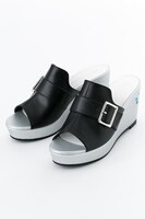 カラ松モデルのサンダル。