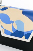 カラ松モデルのバッグ。