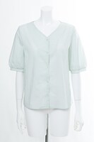 チョロ松モデルのブラウス。