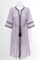 一松モデルのガウン。