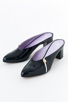 一松モデルのサンダル。