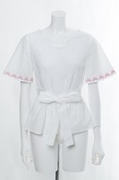 トド松モデルのブラウス。