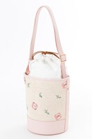 トド松モデルのバッグ。