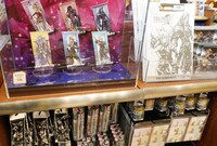 「ファイナルファンタジー」のグッズ。
