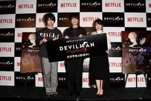 左から飛鳥了役の村瀬歩、不動明役の内山昂輝、牧村美樹役の潘めぐみ。