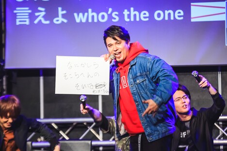 天崎滉平による“自問自答ラップ”を披露する木村昴。（Photo by 粂井健太）