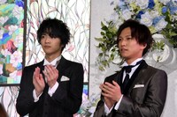 左から飯島寛騎、岡田龍太郎。