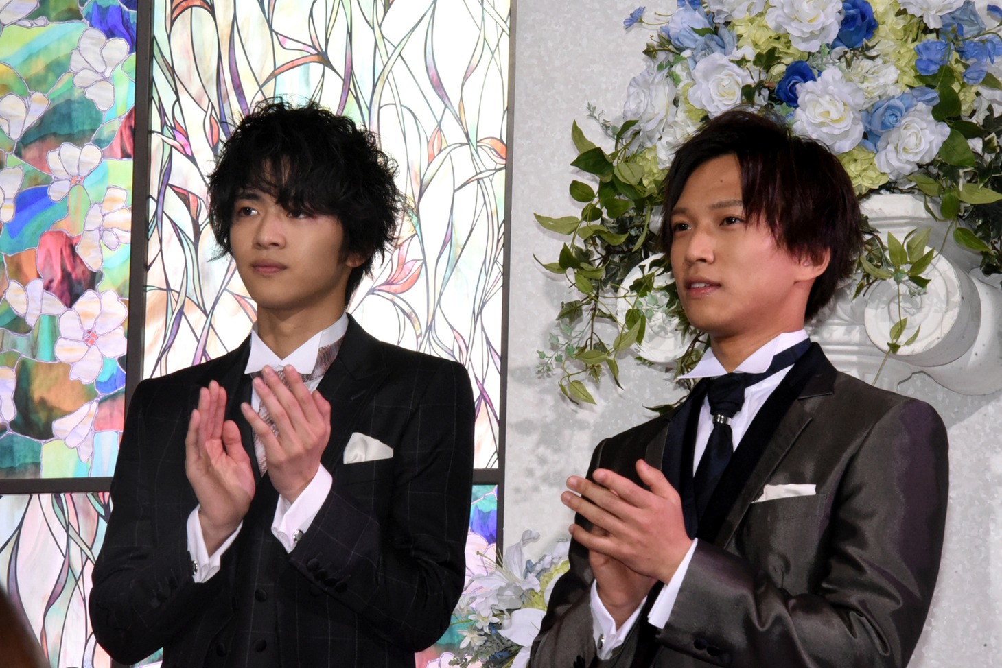 左から飯島寛騎、岡田龍太郎。