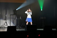 赤来杏役の伊藤美来（昼の部より）。