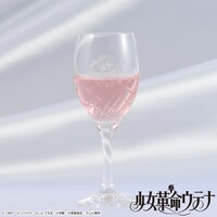 リキュールを注いだグラス。