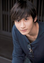 時雨役の小関裕太。