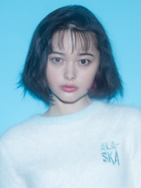 雪菜役の玉城ティナ。