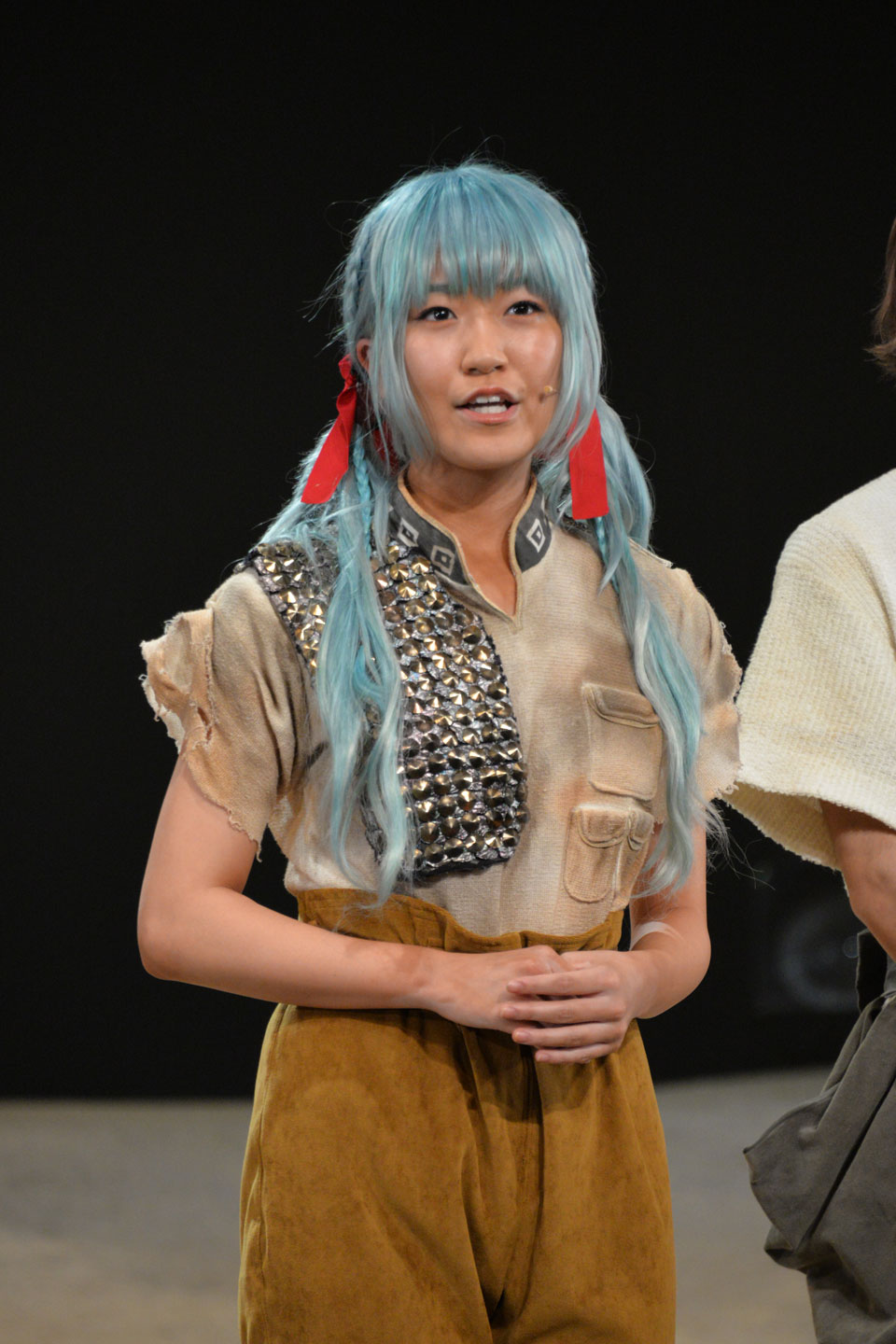 リコス役の前島亜美。