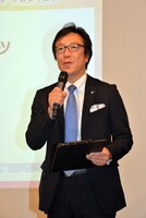 タカラトミーアーツ専務取締役の森岡俊広氏。