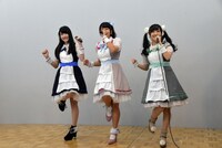 決めポーズを取るRun Girls, Run!。