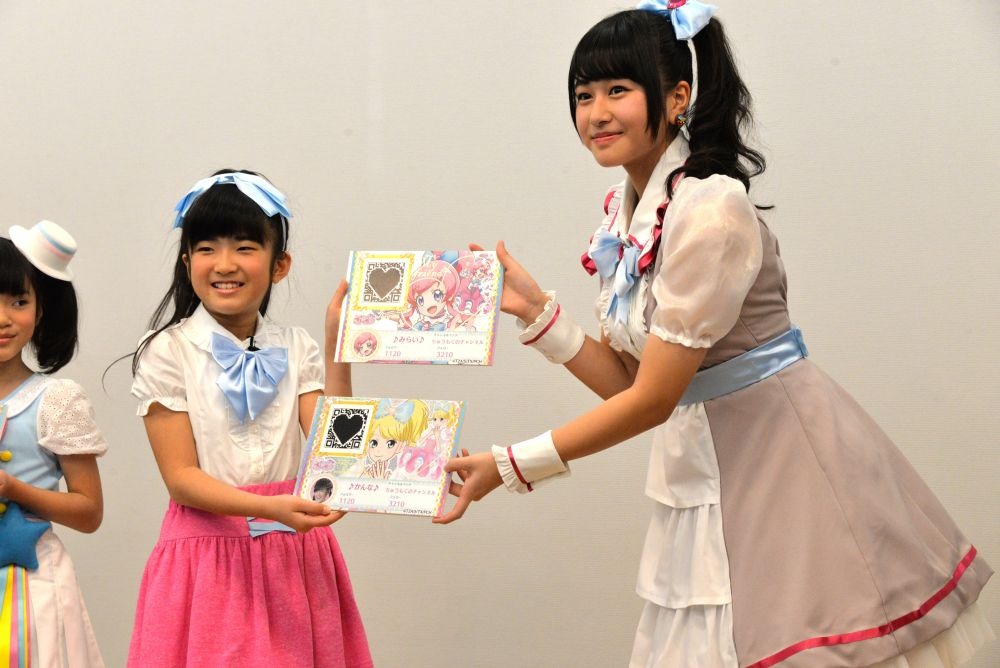 フォロチケ交換を行うかんなと林鼓子。