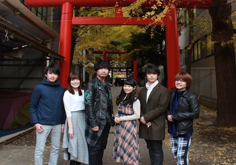 キャストの集合写真。左から田丸篤志、加隈亜衣、小西克幸、東山奈央、土岐隼一、内田雄馬。