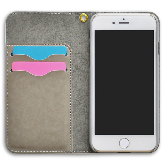 「BOOK iPhoneケース」の使用イメージ。