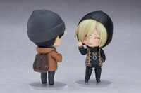 「ねんどろいど ユーリ・プリセツキー 私服Ver.」と別売りの「ねんどろいど 勝生勇利 私服Ver.」を並べた様子。