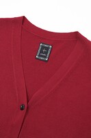 アーチャーモデルのロングカーディガン。