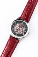 アーチャーモデルの腕時計。