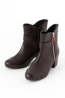 遠坂凛モデルのブーティ。