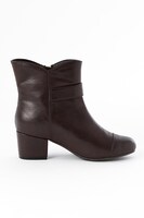 遠坂凛モデルのブーティ。