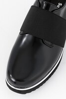 アーチャーモデルのシューズ。