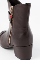 遠坂凛モデルのブーティ。