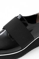 アーチャーモデルのシューズ。