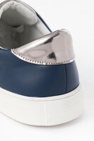 ランサーモデルの3wayスニーカー。