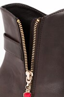 遠坂凛モデルのブーティ。