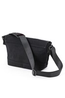 アーチャーモデルのボディバッグ。