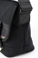 アーチャーモデルのボディバッグ。