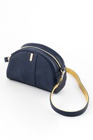 セイバーモデルのショルダーバッグ。