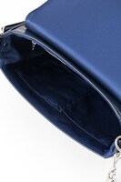 ランサーモデルのショルダーバッグ。