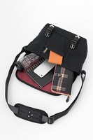 アーチャーモデルのボディバッグ。