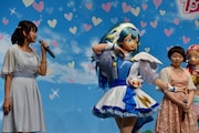 左から本泉莉奈、キュアアンジュ、引坂理絵、キュアエール。