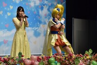 左から小倉唯、キュアエトワール。