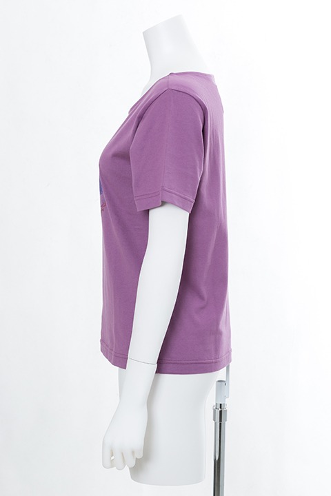 暁美ほむらモデルのTシャツ。