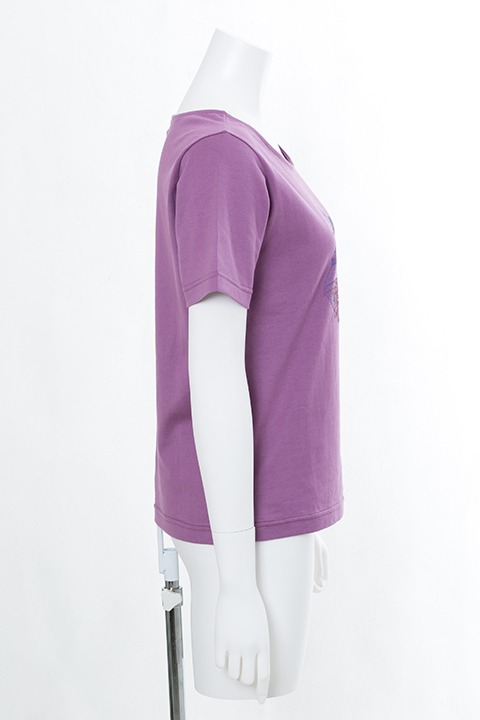 暁美ほむらモデルのTシャツ。